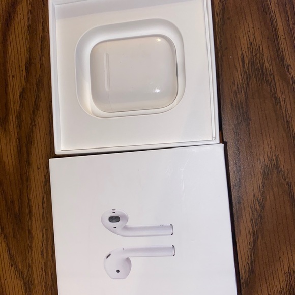 AirPods charging case - Picture 1 of 1